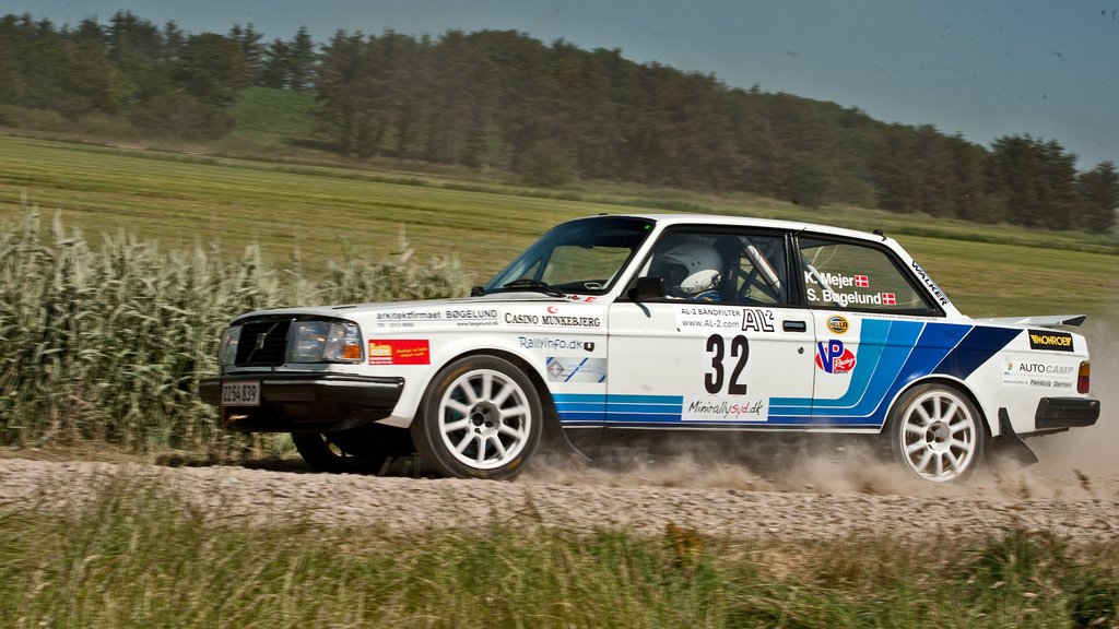 Kurt Mejer og Steen Bøgelund kørte i deres seneste rally, DM3 i Sønderjylland, en flot 2. plads hjem i den historiske klasse over 2.000ccm
(Foto: rallypics.dk)
